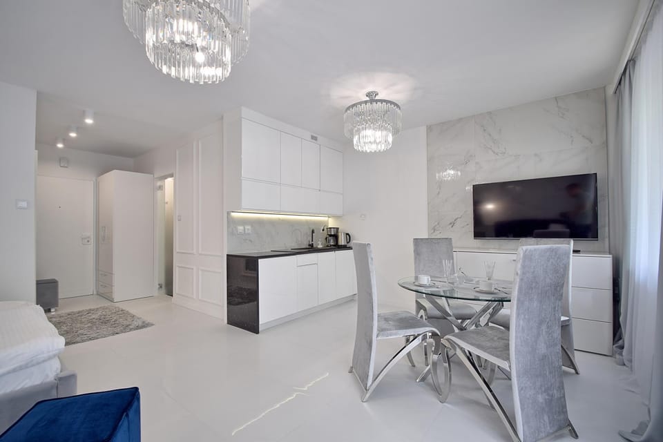 Communal lounge/ TV room, TV and multimedia, Kitchen or kitchenette, Living room, Seating area, Dining area