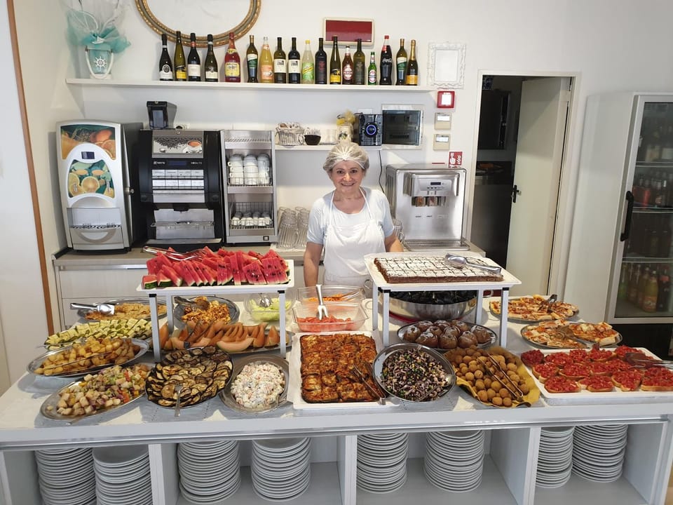 Food and drinks, Food