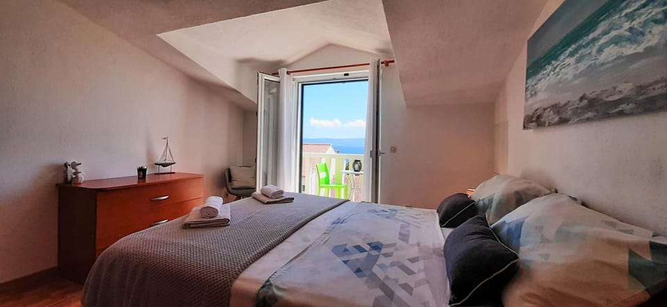 Bed, Bedroom, Sea view