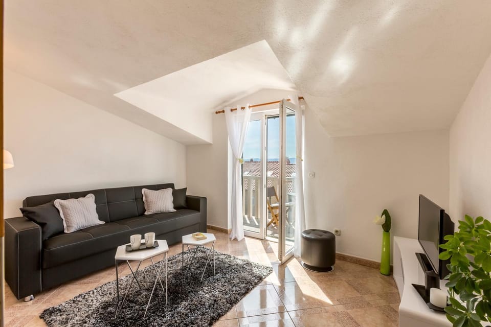 TV and multimedia, Balcony/Terrace, Living room, Seating area