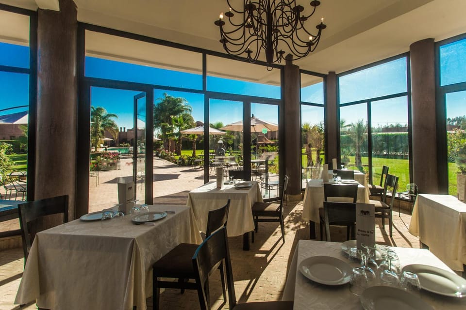 Restaurant/places to eat, Balcony/Terrace, Garden view