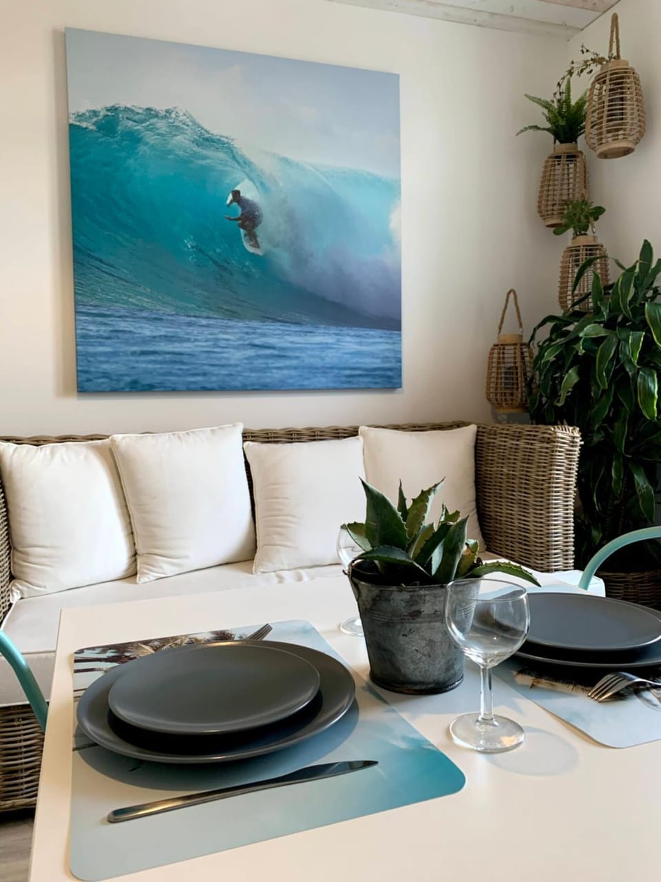 Living room, Decorative detail, Seating area, Dining area