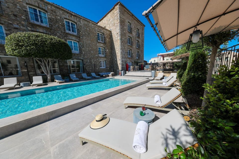 Property building, Swimming pool