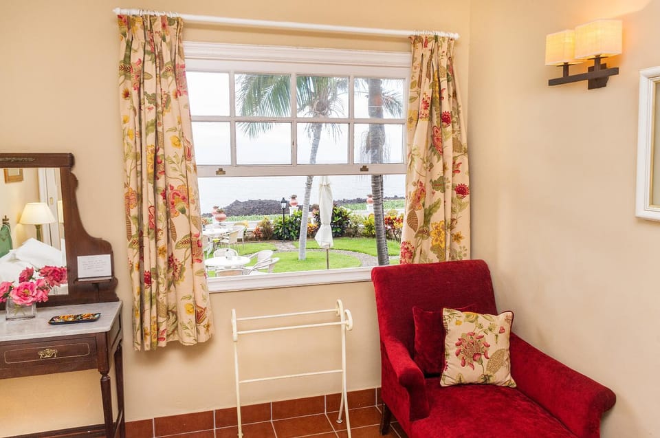 Living room, Seating area, Garden view