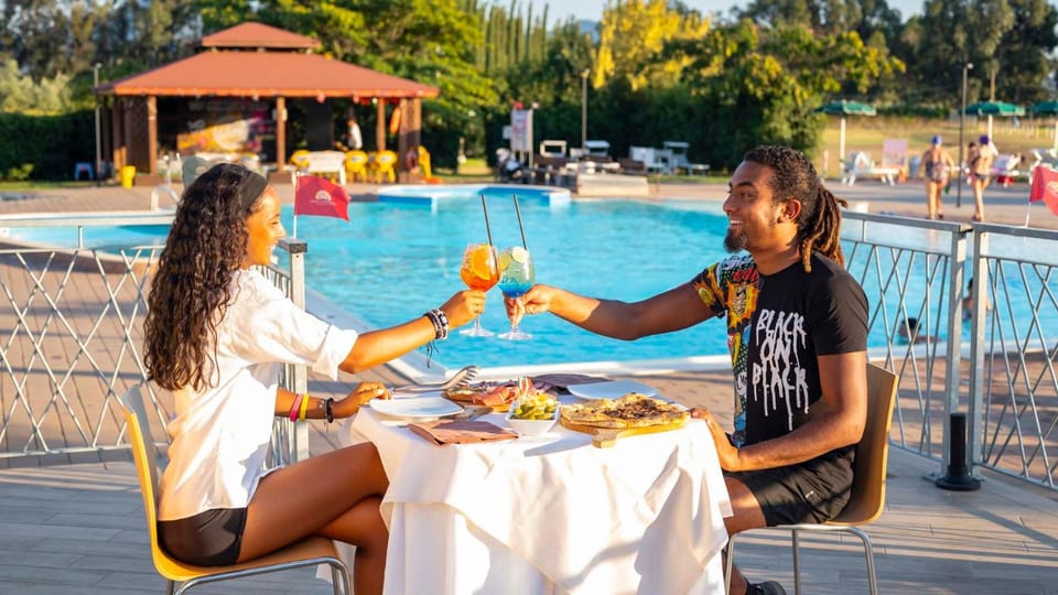 Restaurant/places to eat, Swimming pool