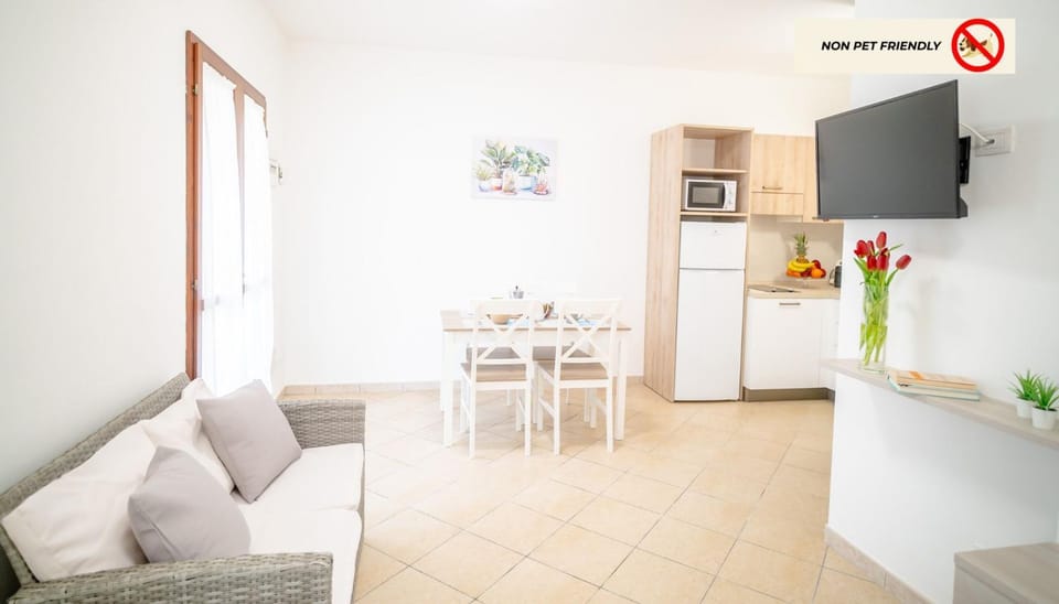 TV and multimedia, Seating area, Dining area