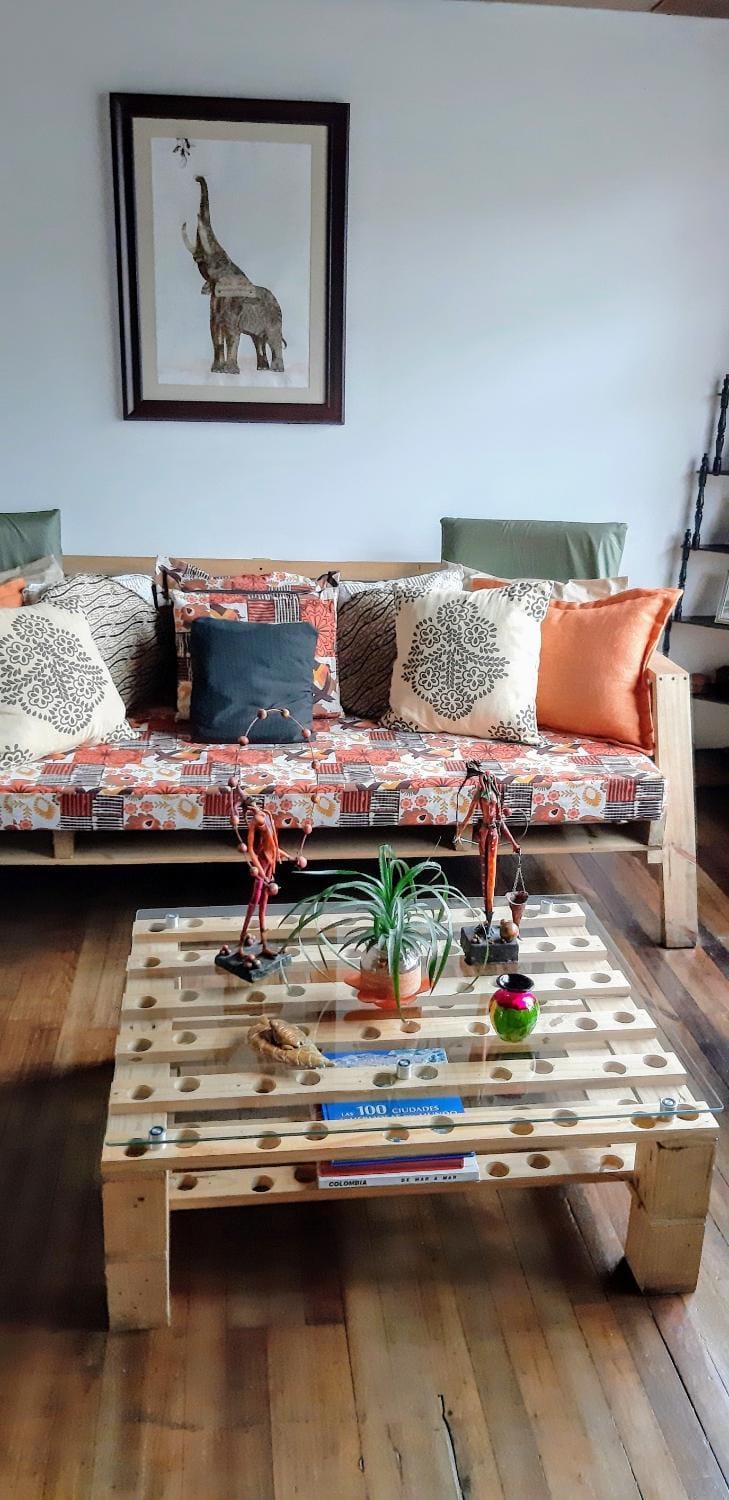 Communal lounge/ TV room