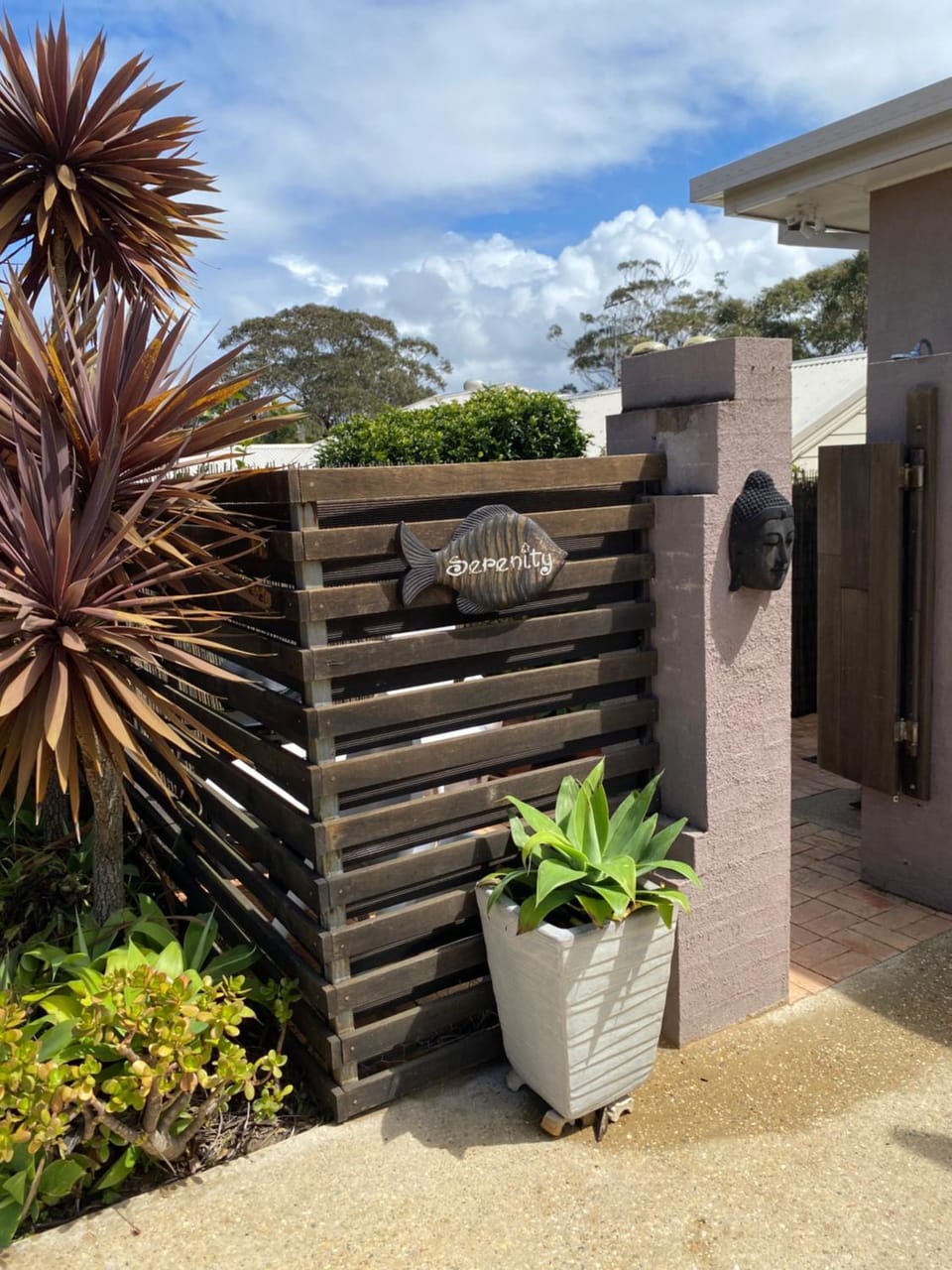 Facade/entrance, Parking