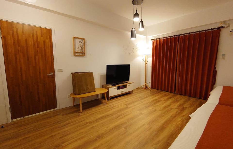 TV and multimedia, Photo of the whole room, Decorative detail