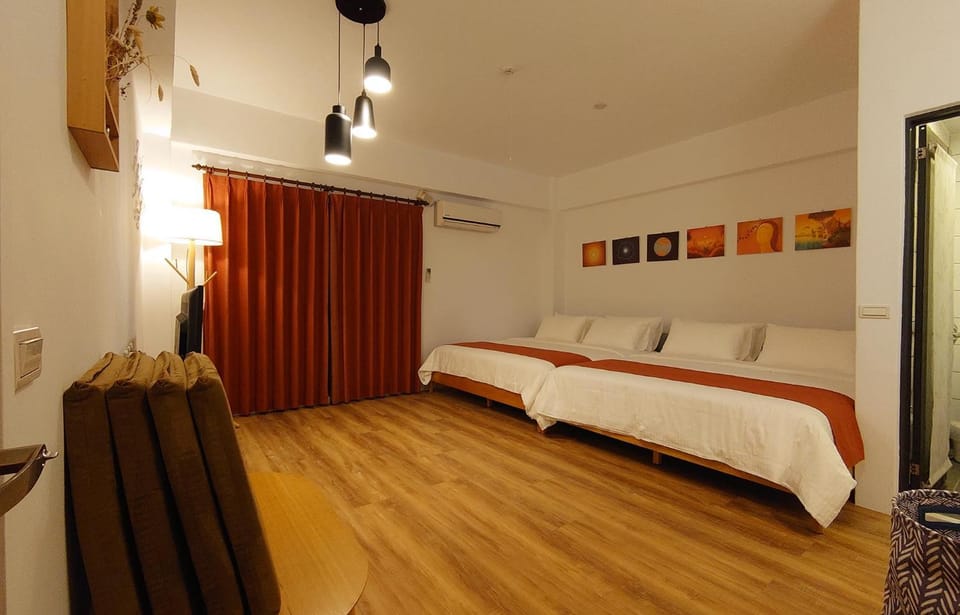 Bed, Photo of the whole room, Bedroom