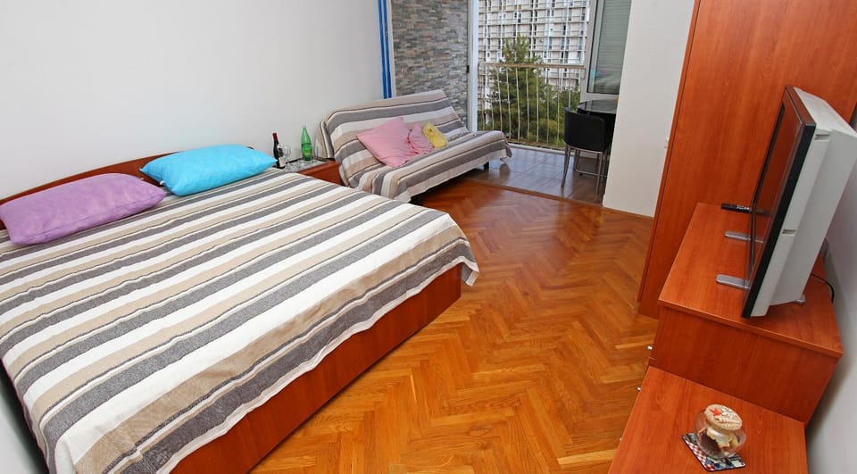 Bed, Balcony/Terrace, Living room, Bedroom