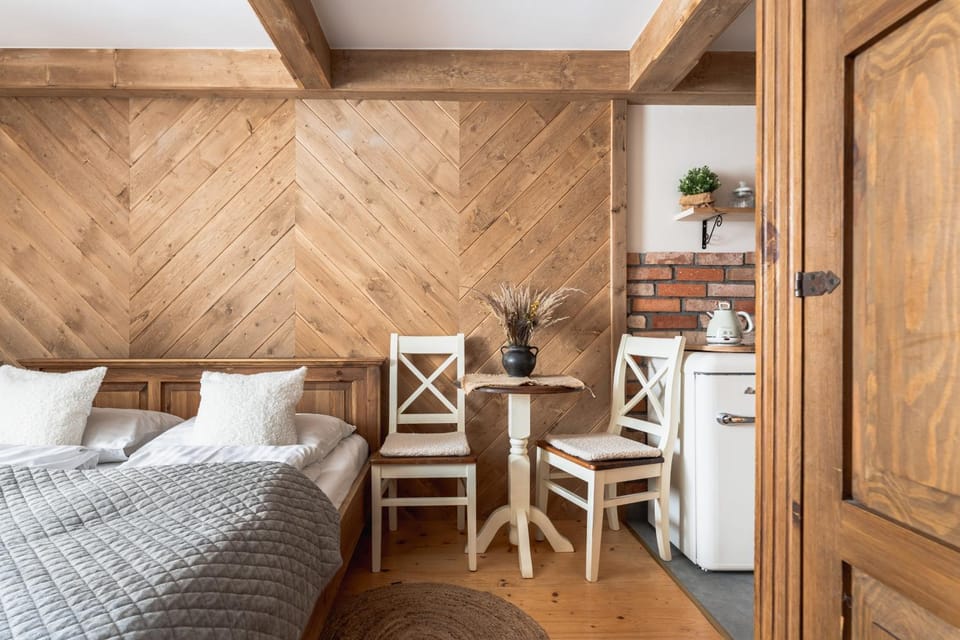 Bed, Kitchen or kitchenette, Bedroom