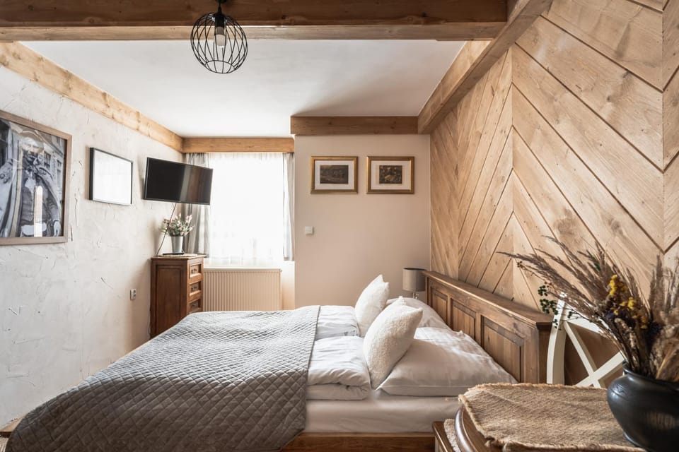 Bed, TV and multimedia