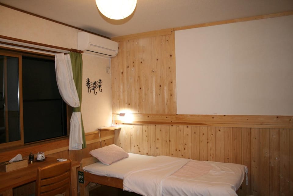 Azumino Backpackers 山の風 Bed and Breakfast in Kitaazumi District