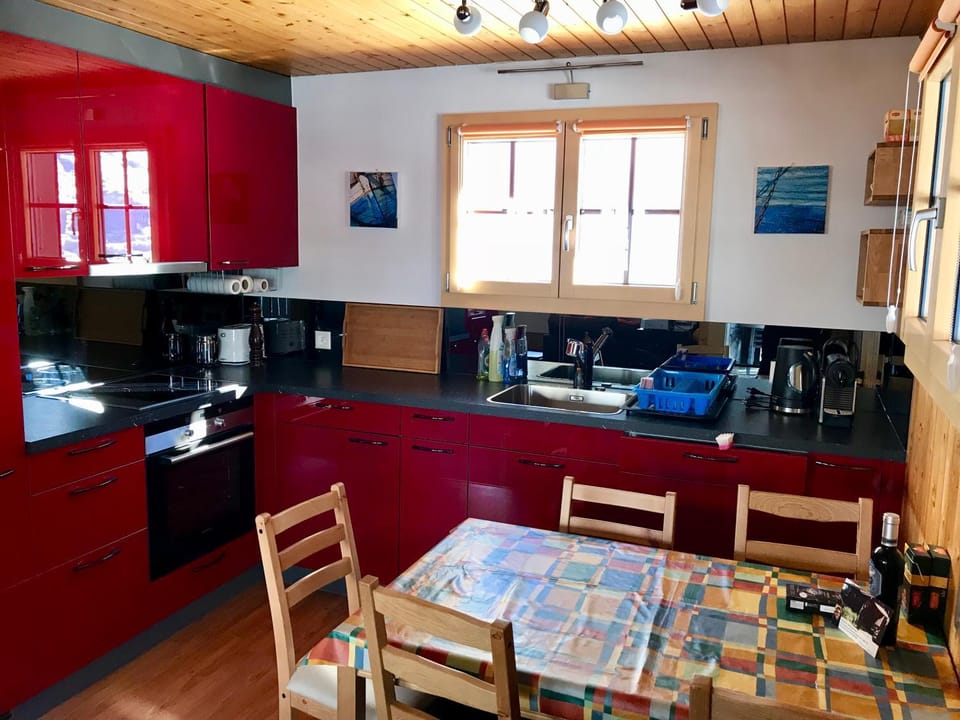 Kitchen or kitchenette, Decorative detail, Dining area
