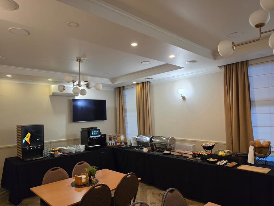 Property building, Restaurant/places to eat, Breakfast