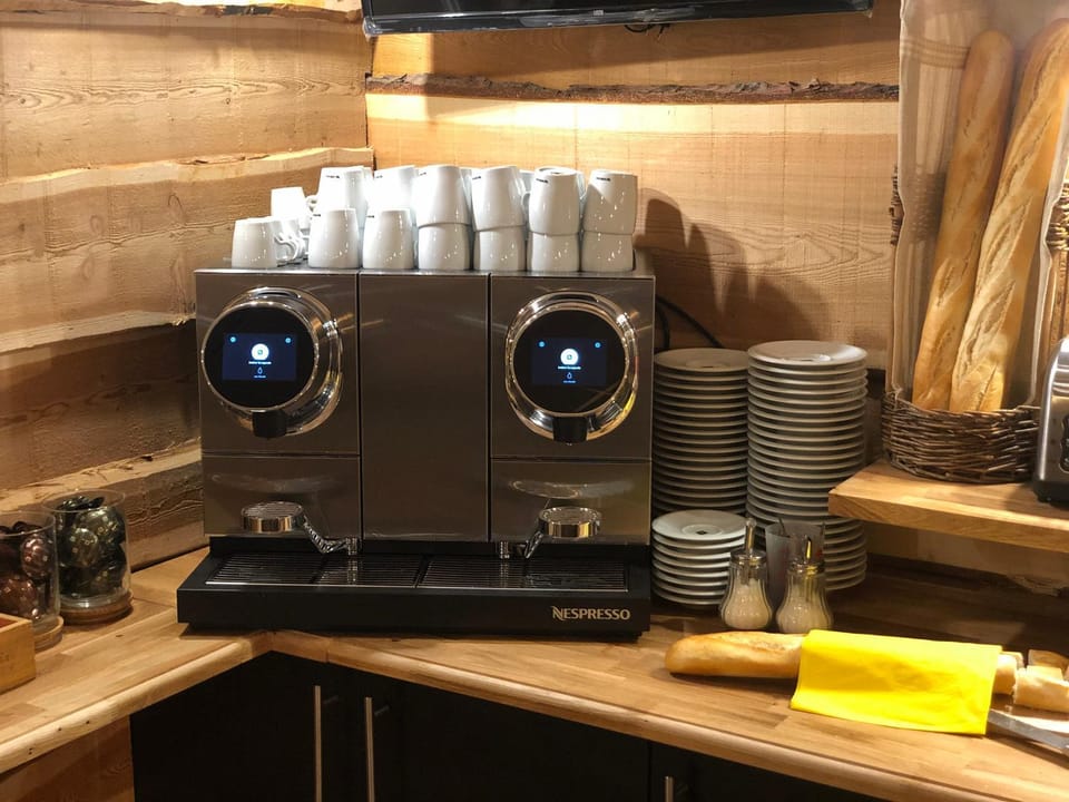 Coffee/tea facilities, Food and drinks