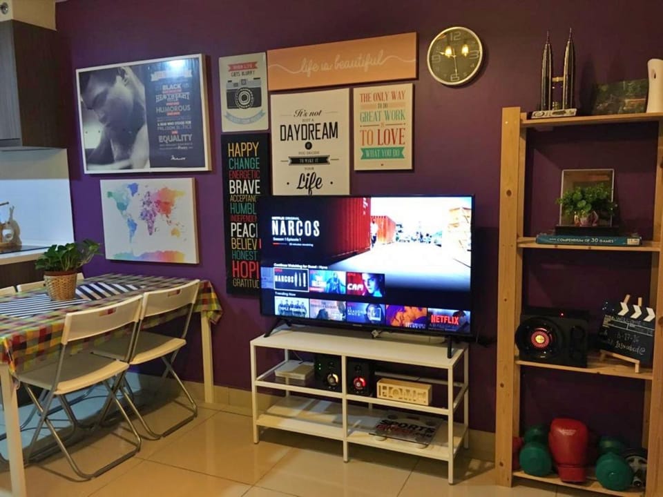 Communal lounge/ TV room, TV and multimedia, Dining area, Evening entertainment