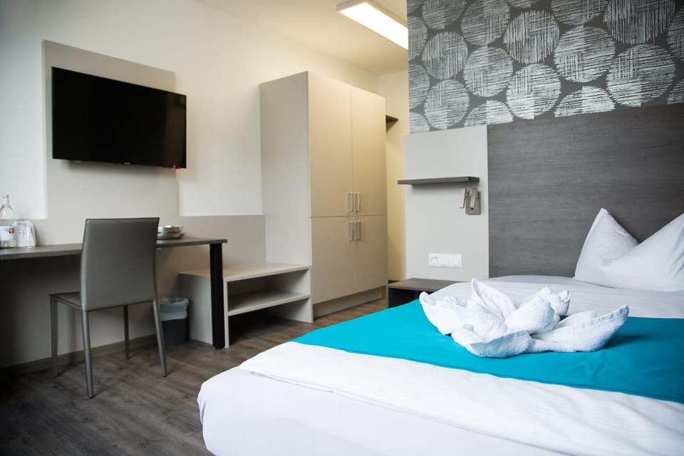 Bed, TV and multimedia, Photo of the whole room