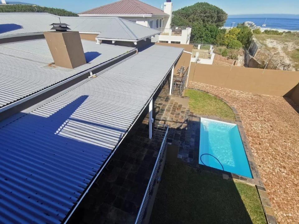 Pool view, Sea view