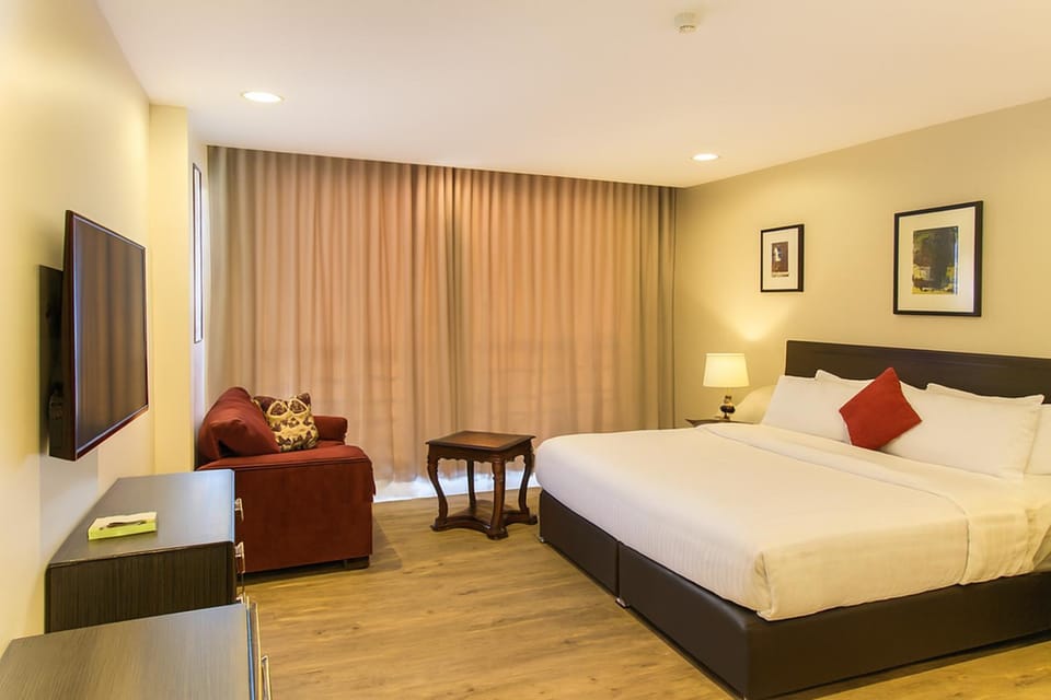 Photo of the whole room, Bedroom