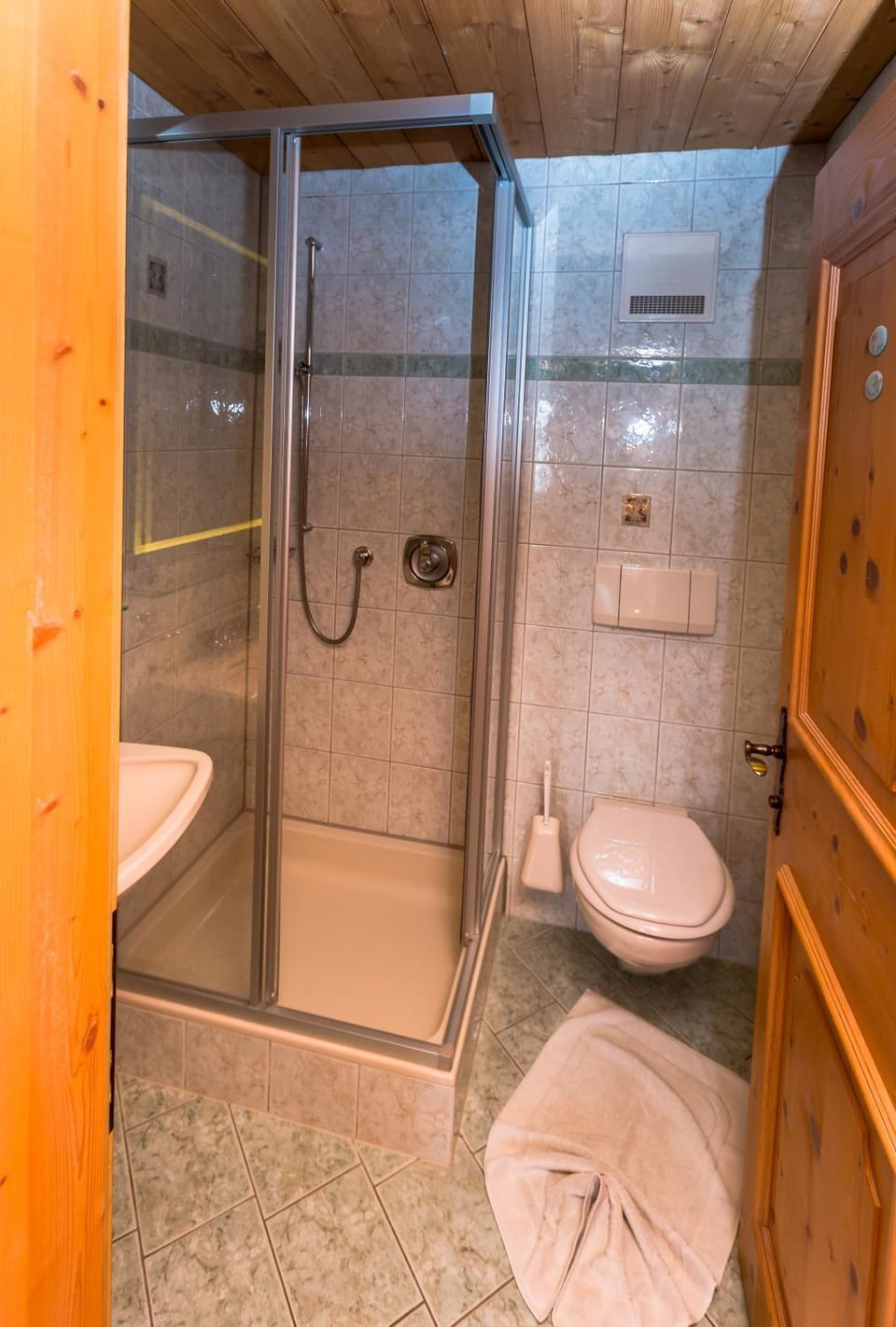 Toilet, Bathroom, Decorative detail