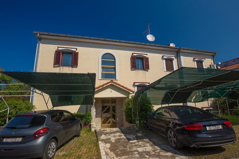 Apartments Bo Apartment in Primorje-Gorski Kotar County