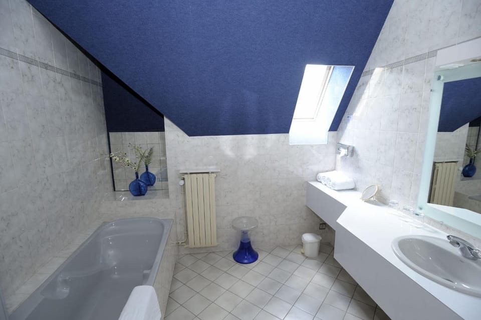 Hôtel Logis Le Relais De La Poste Hotel in Auvergne-Rhône-Alpes