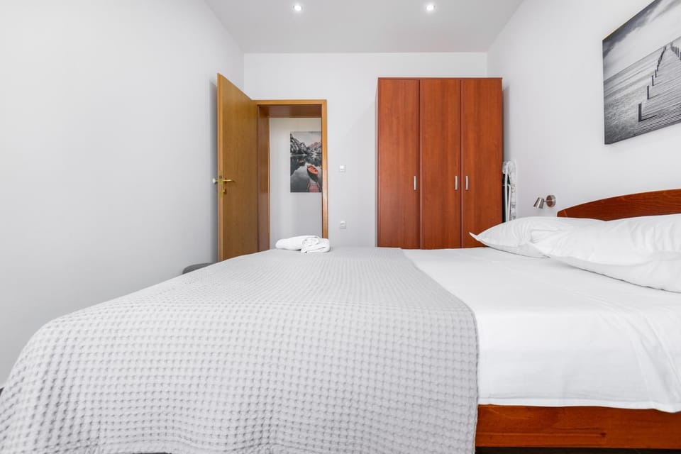 Bedroom, furniture, towels, air conditioner