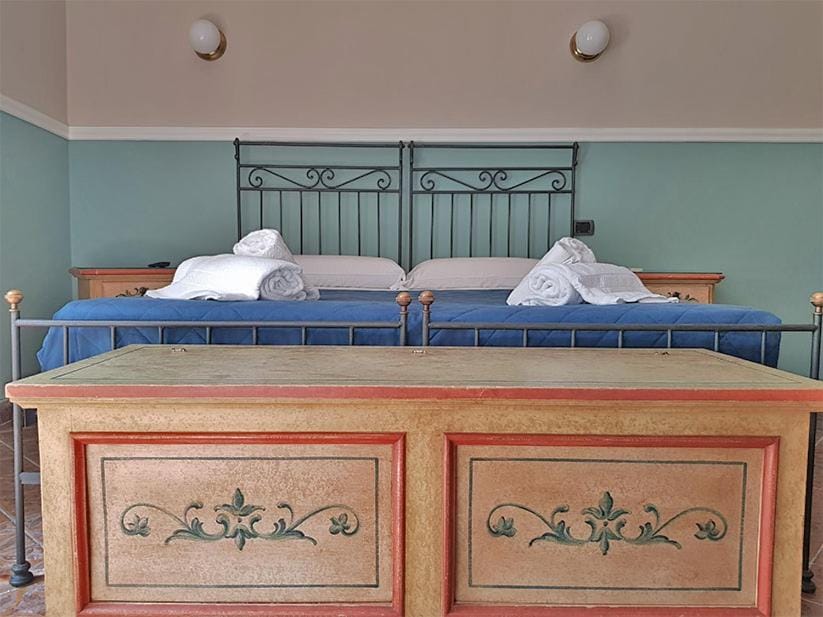 Bed, People, Other, Decorative detail, Bedroom, Pets, cot, Family