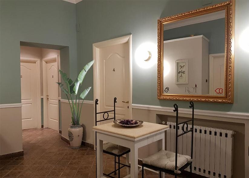 Staff, Lobby or reception, Lounge or bar, Decorative detail, Family