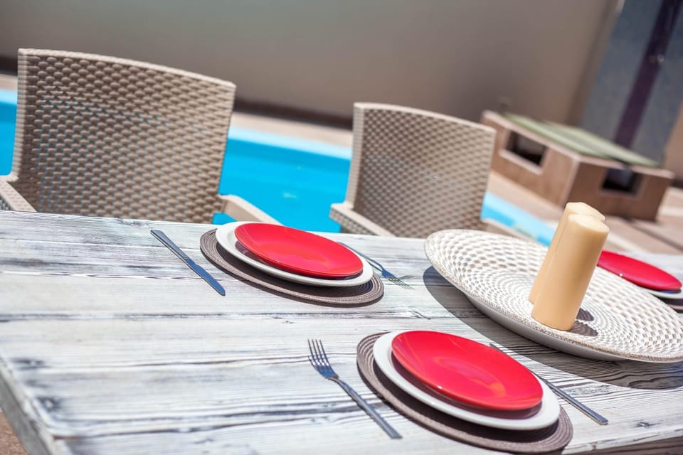 Dining area, Swimming pool