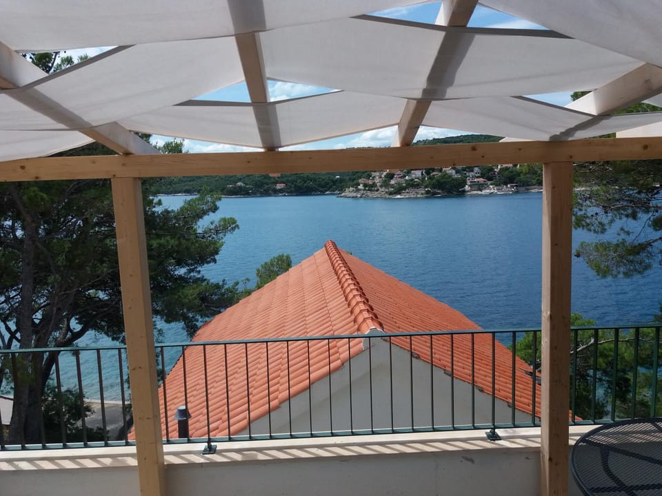 Apartment More Sumartin Apartment in Split-Dalmatia County