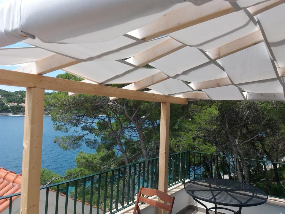Apartment More Sumartin Apartment in Split-Dalmatia County