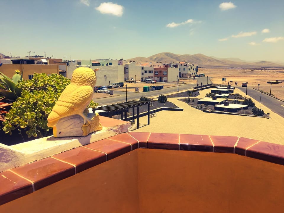 Balcony/Terrace, Seating area, Dining area, Mountain view