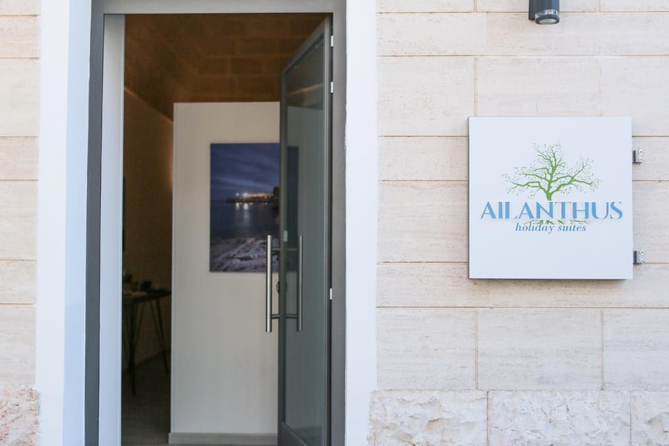 Facade/entrance, Property logo or sign