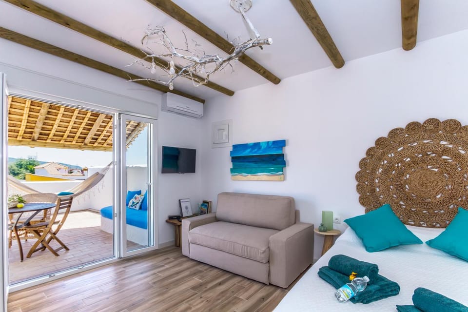 Balcony/Terrace, Living room, Bedroom, On site