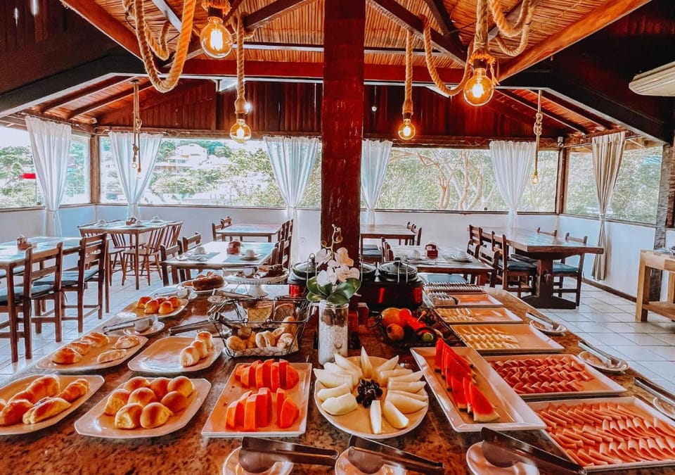 Restaurant/places to eat, View (from property/room), Food and drinks, Dining area, Food, Landmark view, Meals, Breakfast, Continental breakfast, Buffet breakfast, Drinks, internet, air conditioner
