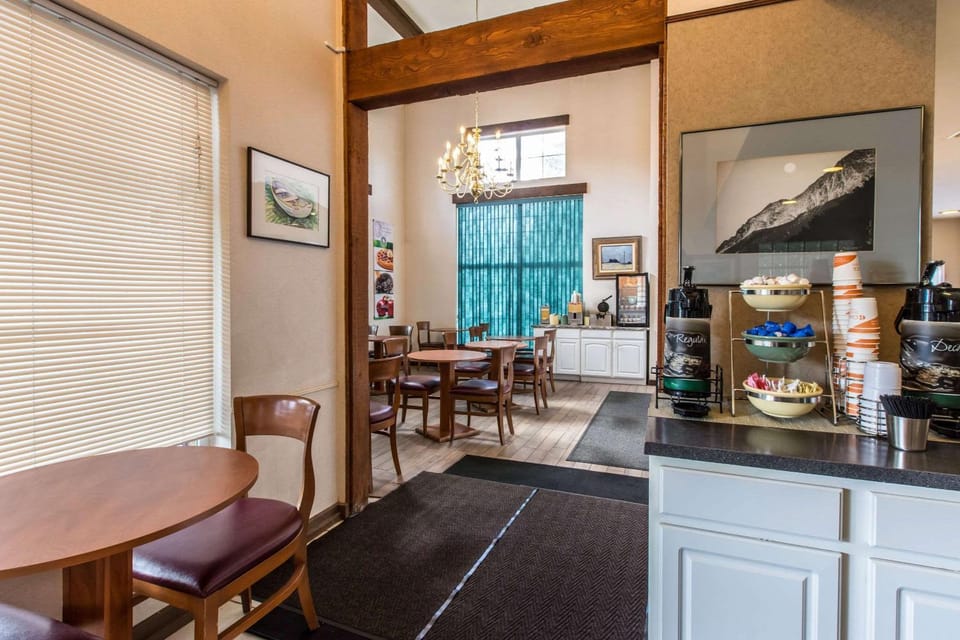 Restaurant/places to eat, Dining area, On site, Breakfast