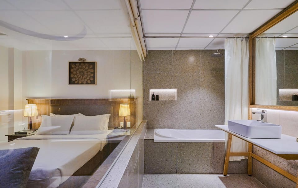 Bed, Bathroom, Bath, towels
