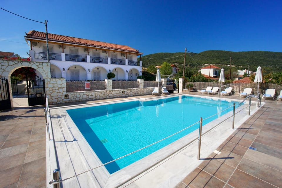 Diamanto Complex Apartment hotel in Karavomylos