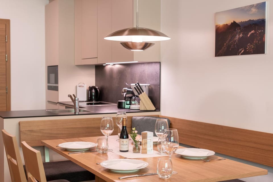 Kitchen or kitchenette, Food and drinks, Dining area, Food