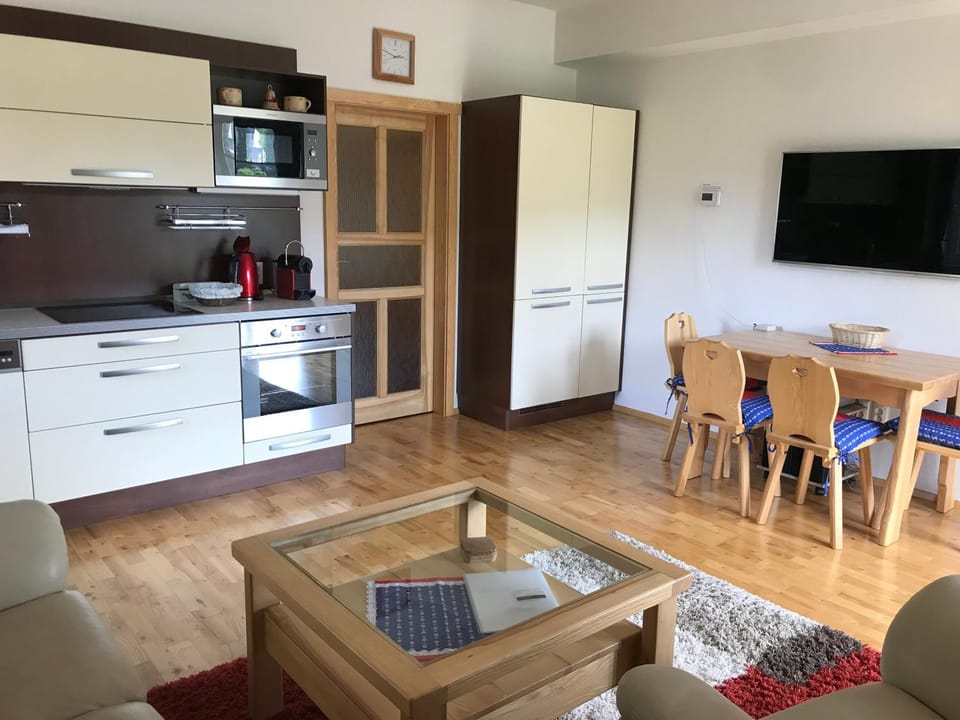 TV and multimedia, Kitchen or kitchenette, Living room, Dining area