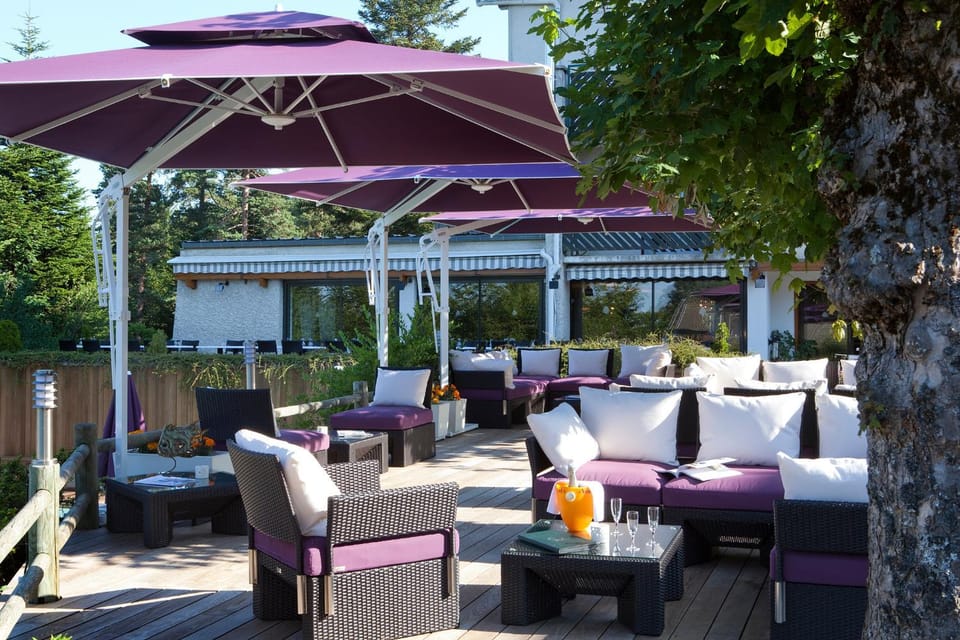 Patio, Lounge or bar