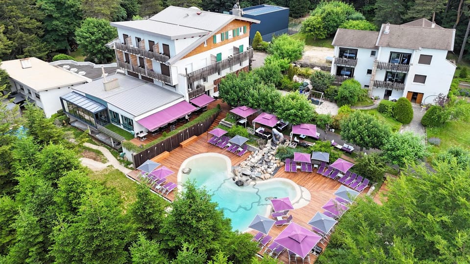 Property building, Natural landscape, Bird's eye view, Garden, Garden view, Swimming pool