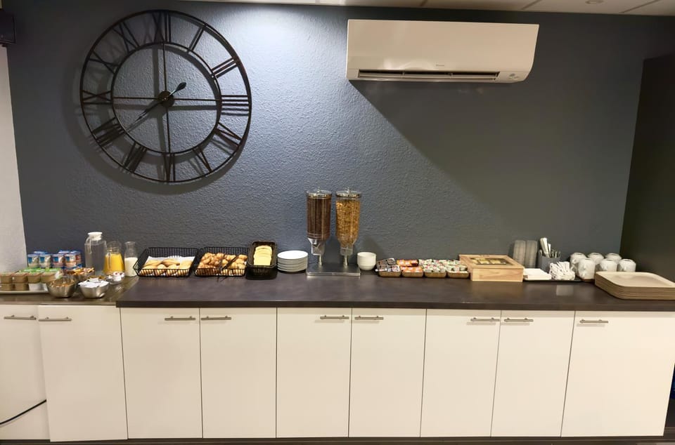 Breakfast, Continental breakfast, Buffet breakfast