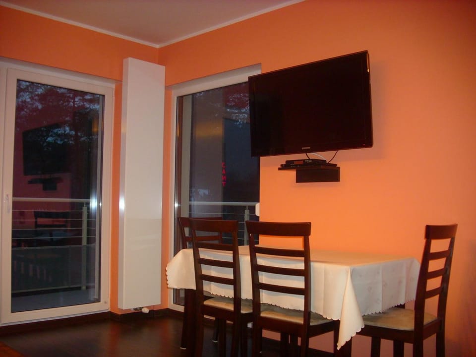 Communal lounge/ TV room, Dining area