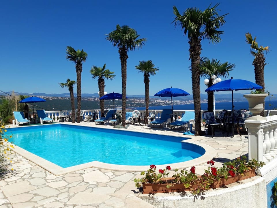 Garden, Balcony/Terrace, City view, Mountain view, Sea view, Swimming pool