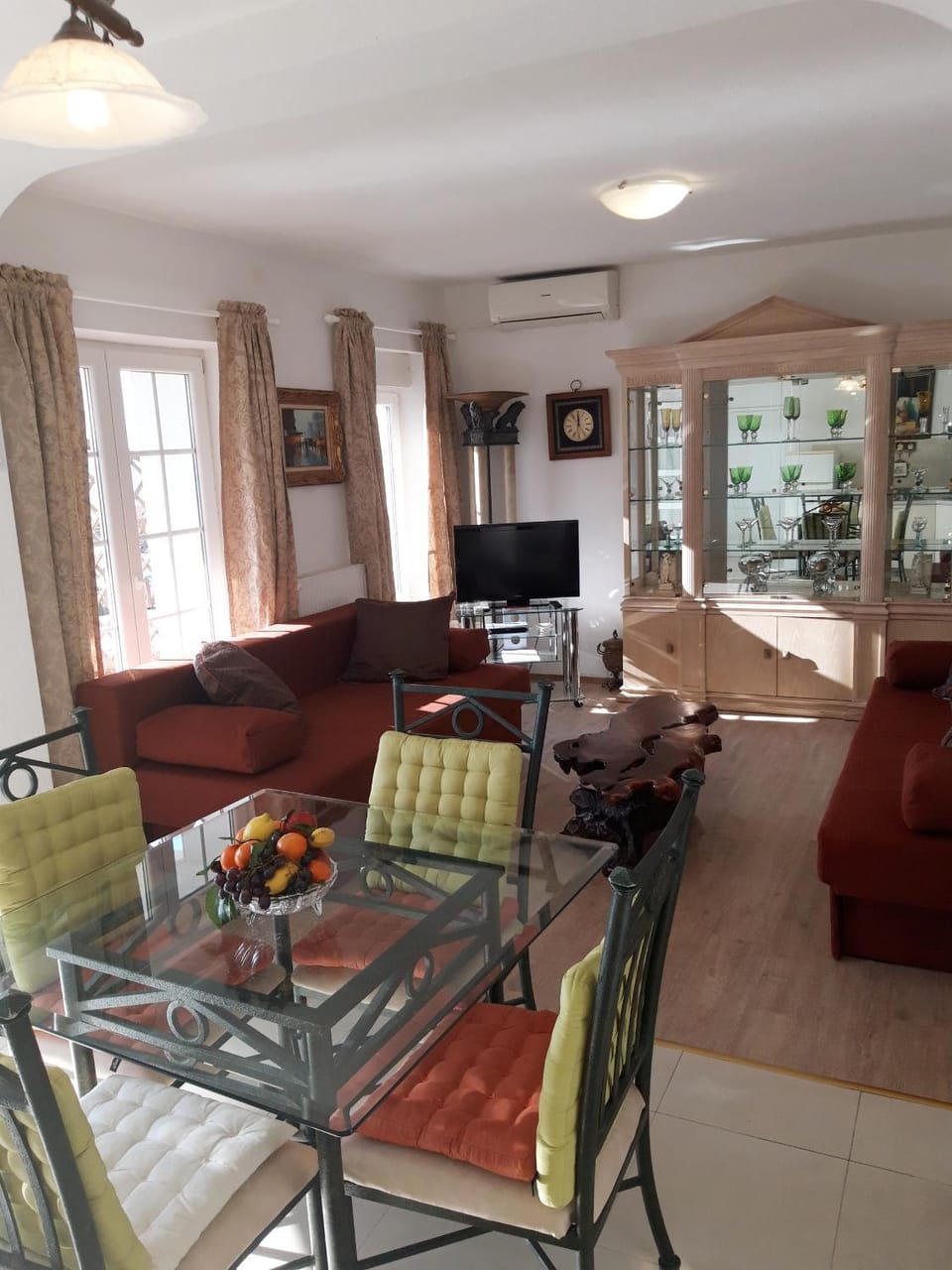 Living room, Dining area