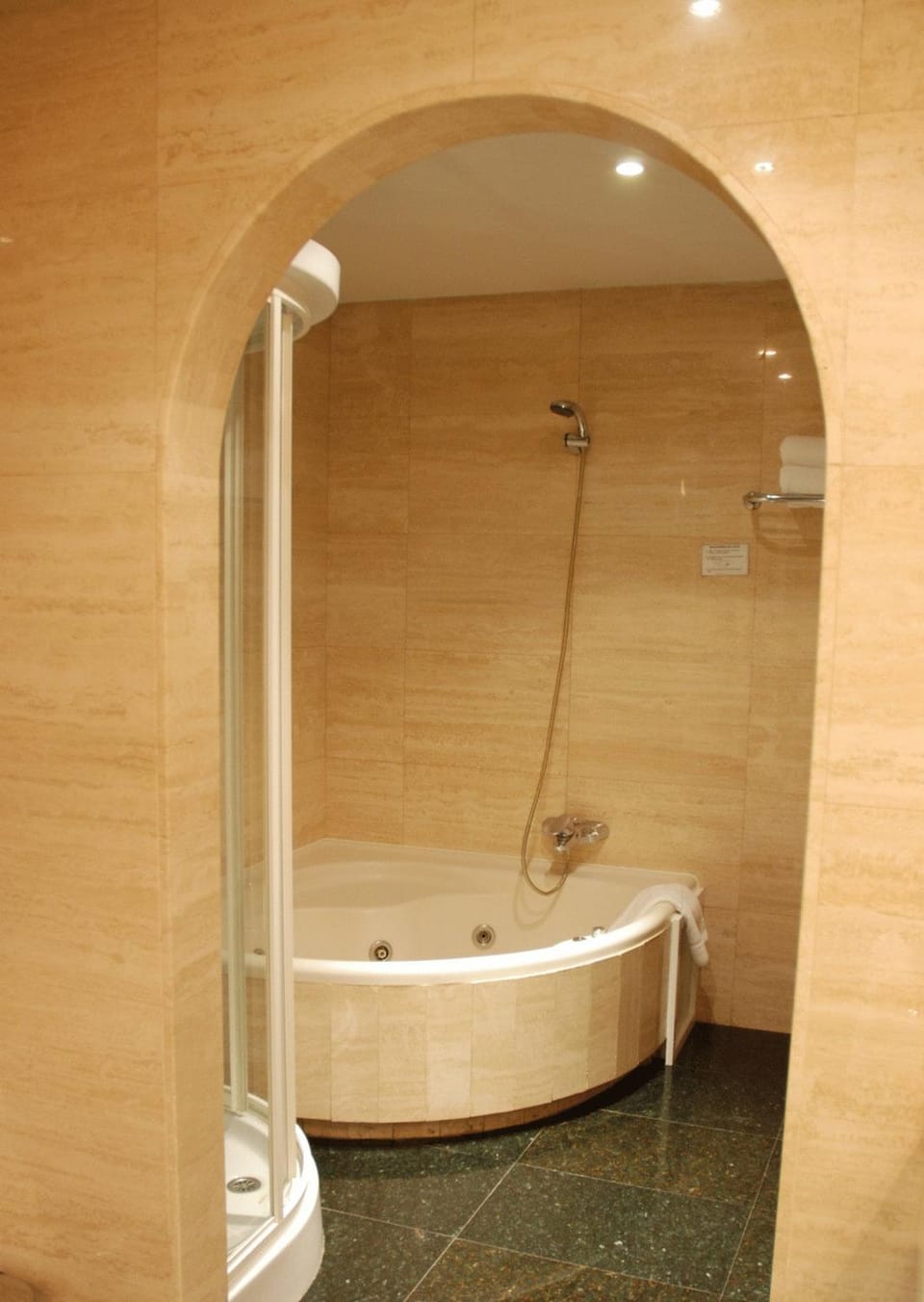 Hot Tub, Bathroom